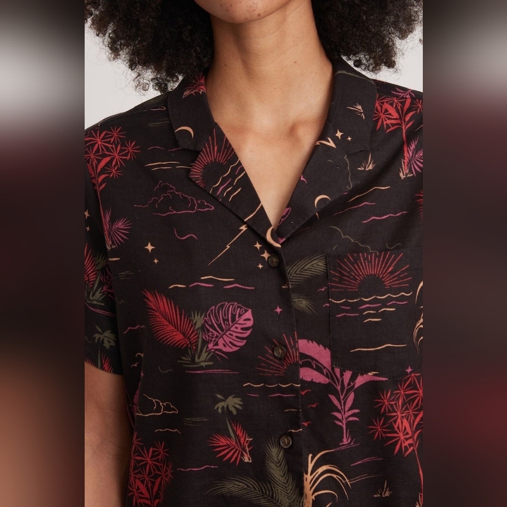 Gorgeous Marine Layer Lucy Resort Shirt in Midnight Palms